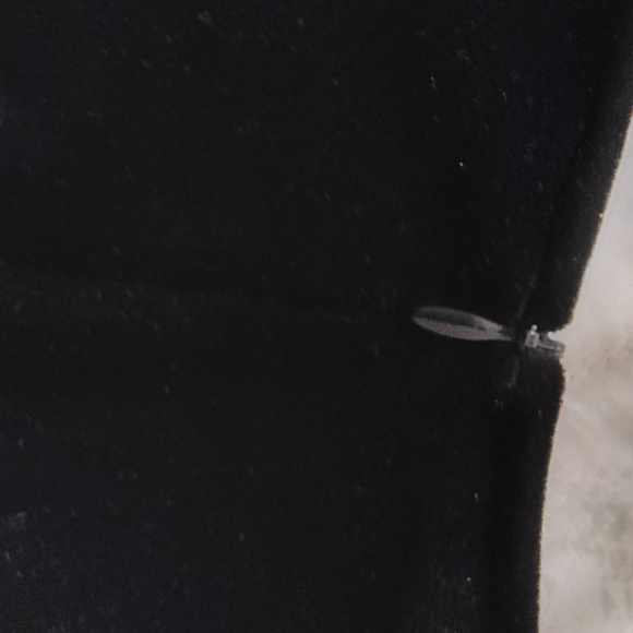 Long black velvet beaded gown with cap sleeves - Picture 5 of 6